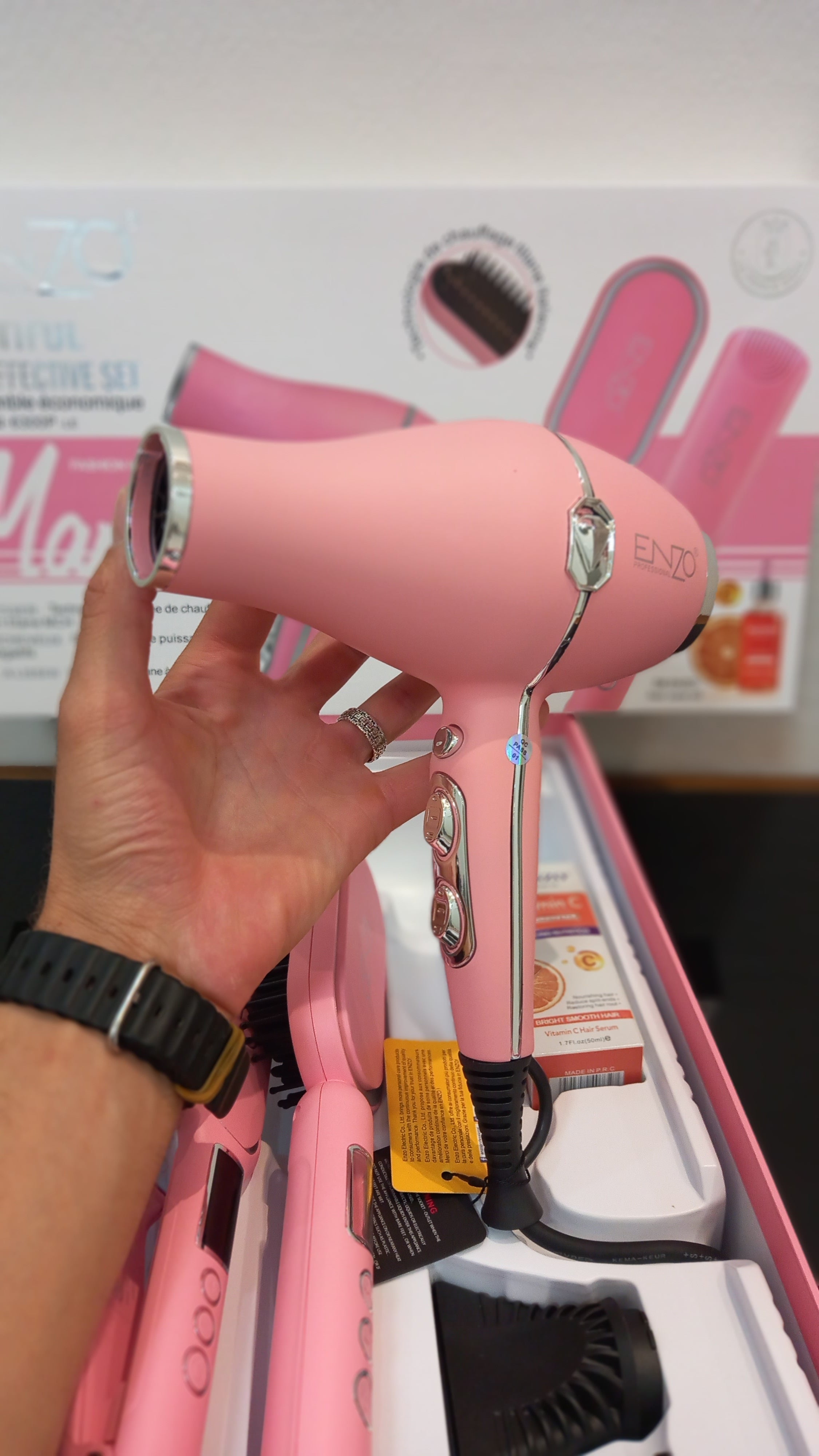 ✅️ENZO PROFESSIONAL   ITALY🇮🇹     
 🎀✨️NOVEAU✨️🎀                   

✅️مجموعة جميلة وفعالة من حيث التكلفة مجموعة جميلة واقتصادية موديل:EN-6300P -LE‏