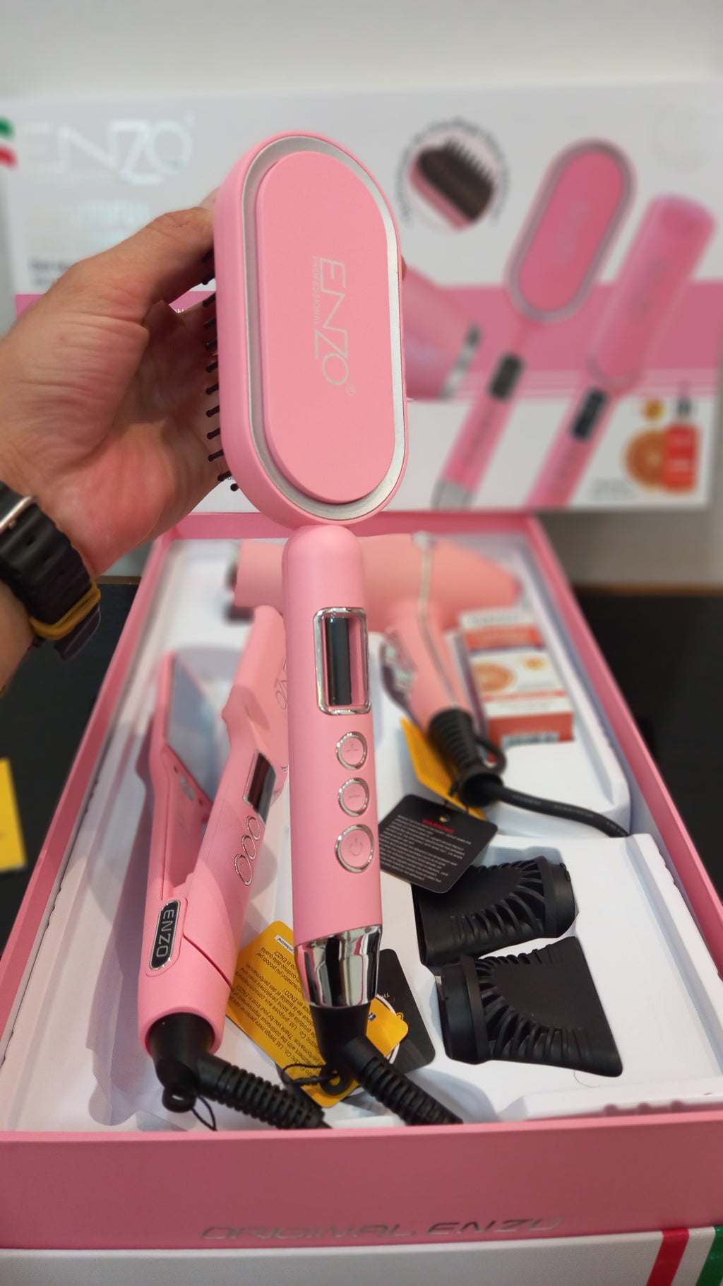 ✅️ENZO PROFESSIONAL   ITALY🇮🇹     
 🎀✨️NOVEAU✨️🎀                   

✅️مجموعة جميلة وفعالة من حيث التكلفة مجموعة جميلة واقتصادية موديل:EN-6300P -LE‏